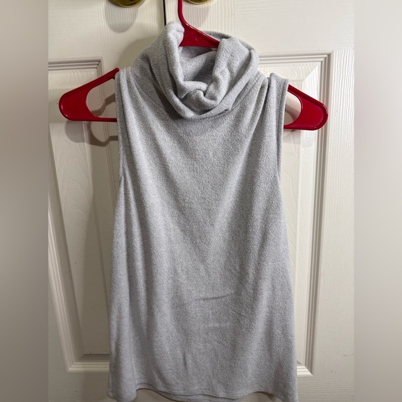 Express Tops - Express Light Gray Sleeveless Turtleneck Sweater – Size Medium NWOT